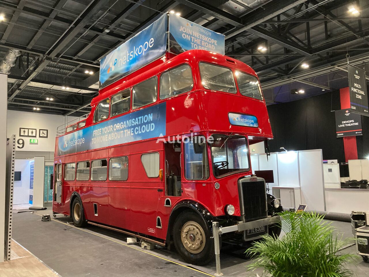 Leyland PD3 British Triple-Decker Bus Promotional Exhibition  autobús de dos pisos