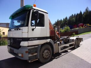 Mercedes-Benz Actros 2535 kont+ruka camión con gancho