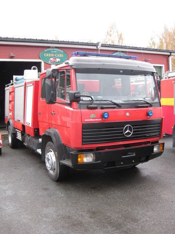 Mercedes-Benz 1320 camión de bomberos